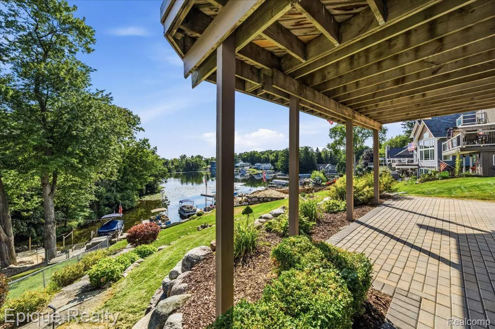 395 Indianwood Road Orion Charter Township, MI 48362