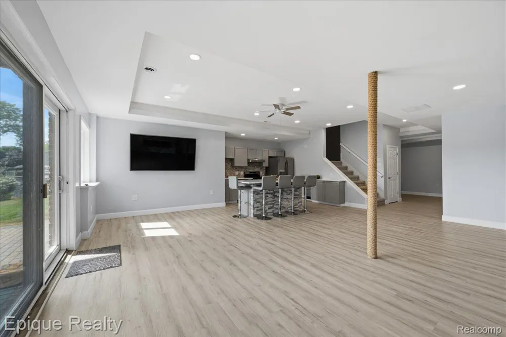 395 Indianwood Road Orion Charter Township, MI 48362