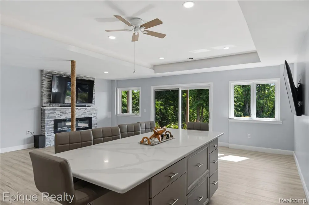 395 Indianwood Road Orion Charter Township, MI 48362