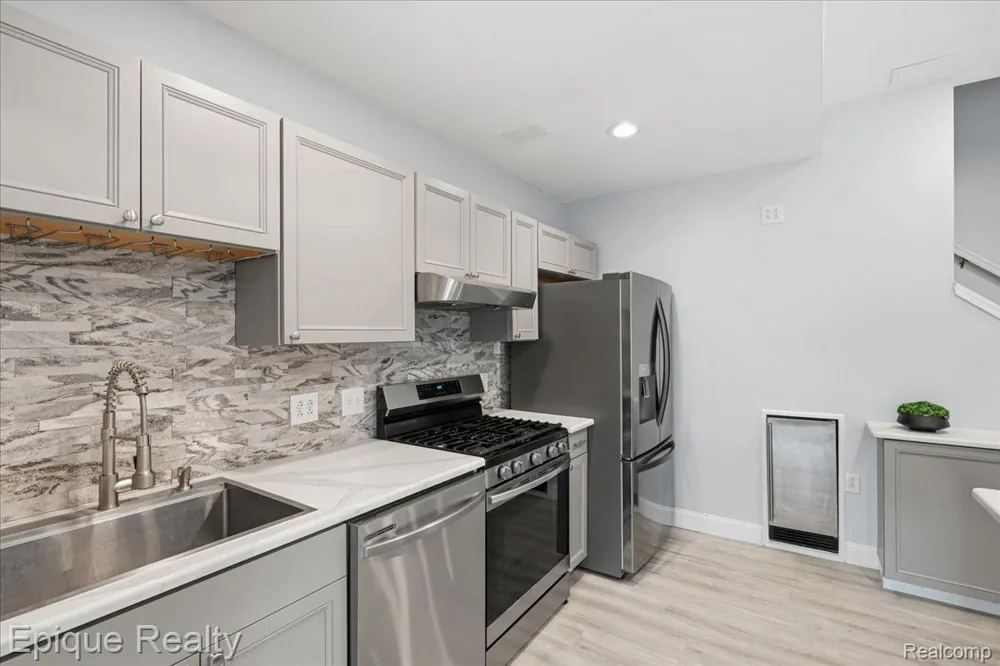 395 Indianwood Road Orion Charter Township, MI 48362
