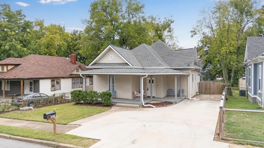 2011 E 13th Street Chattanooga, TN 37404