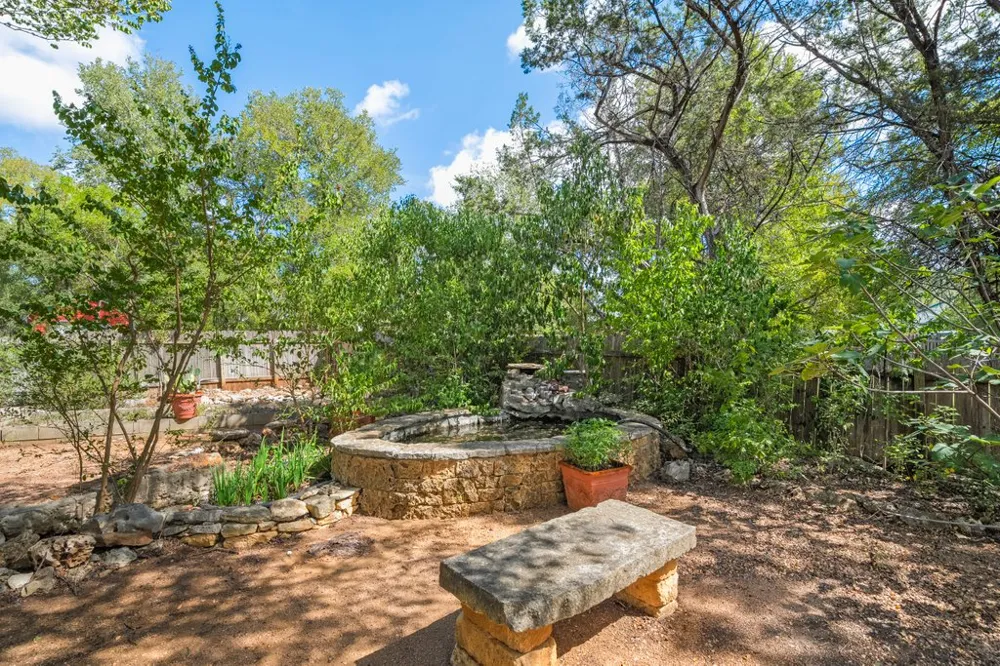 15 Las Flores Drive Wimberley, TX 78676