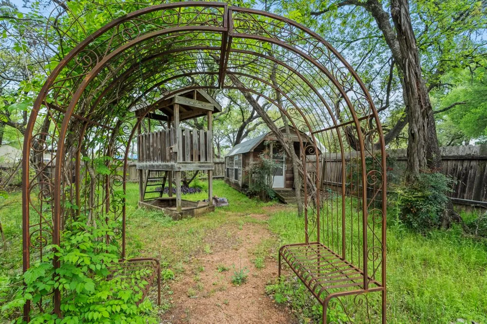 15 Las Flores Drive Wimberley, TX 78676
