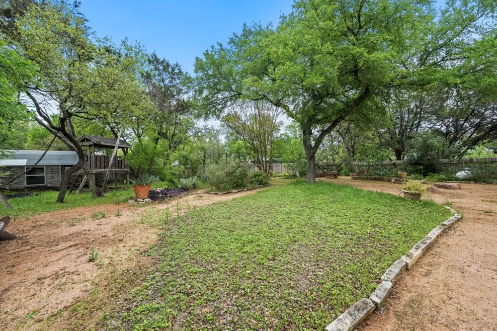 15 Las Flores Drive Wimberley, TX 78676
