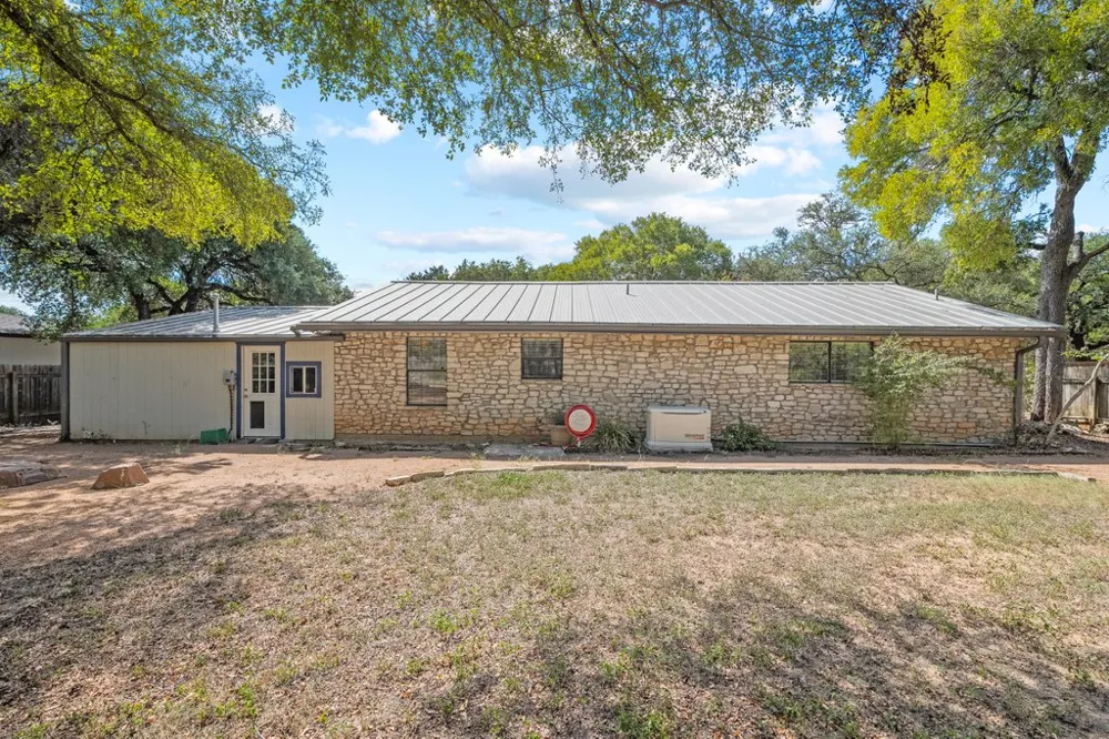 15 Las Flores Drive Wimberley, TX 78676