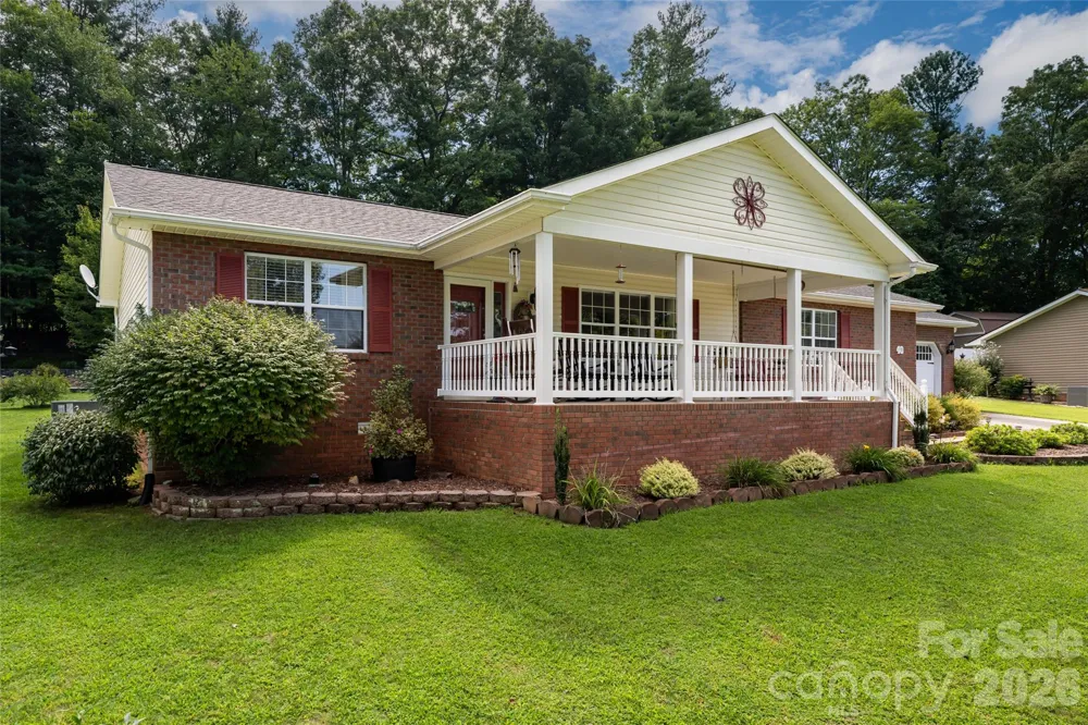 40 Meadow Drive Horse Shoe, NC 28742