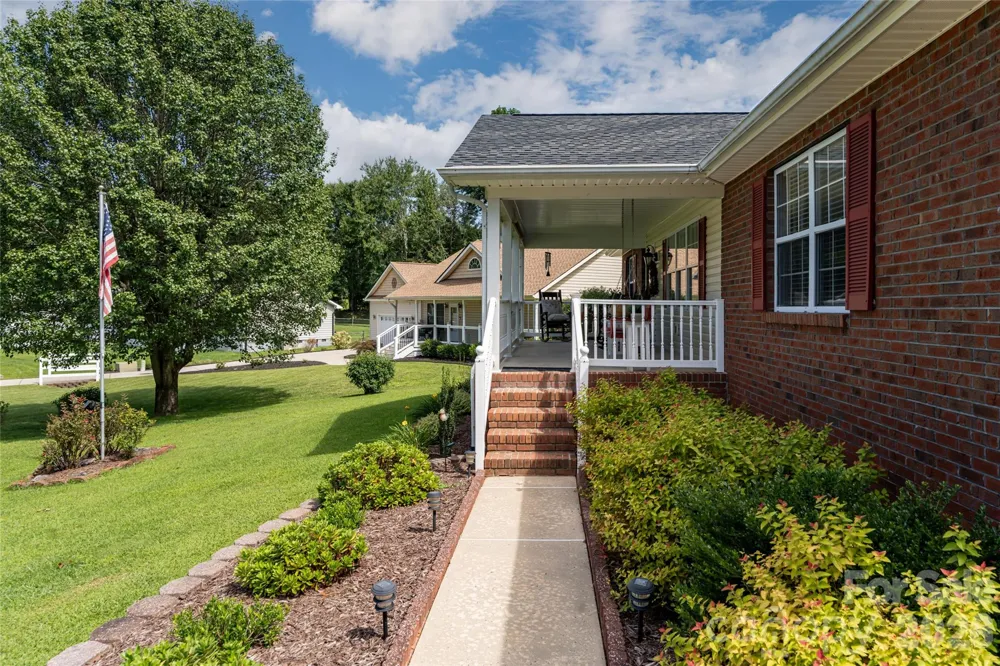 40 Meadow Drive Horse Shoe, NC 28742