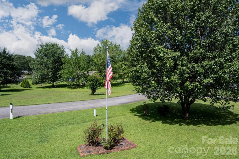 40 Meadow Drive Horse Shoe, NC 28742