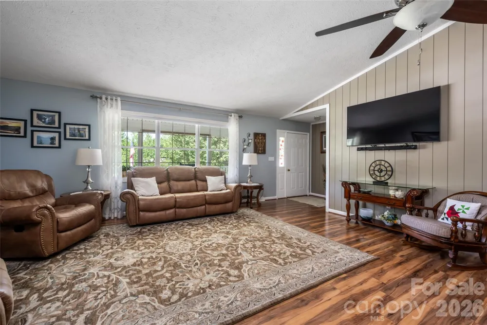 40 Meadow Drive Horse Shoe, NC 28742