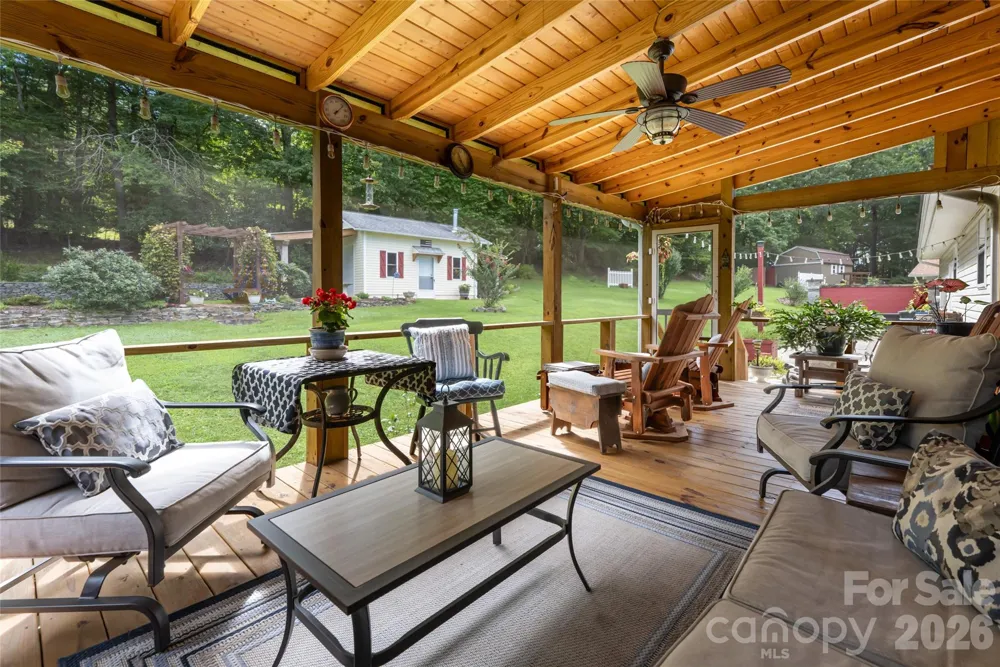 40 Meadow Drive Horse Shoe, NC 28742