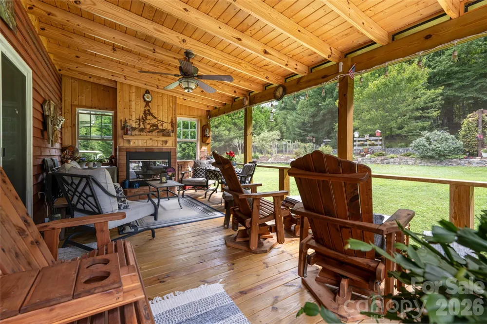 40 Meadow Drive Horse Shoe, NC 28742