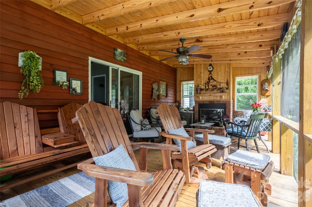 40 Meadow Drive Horse Shoe, NC 28742