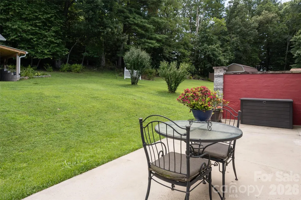 40 Meadow Drive Horse Shoe, NC 28742