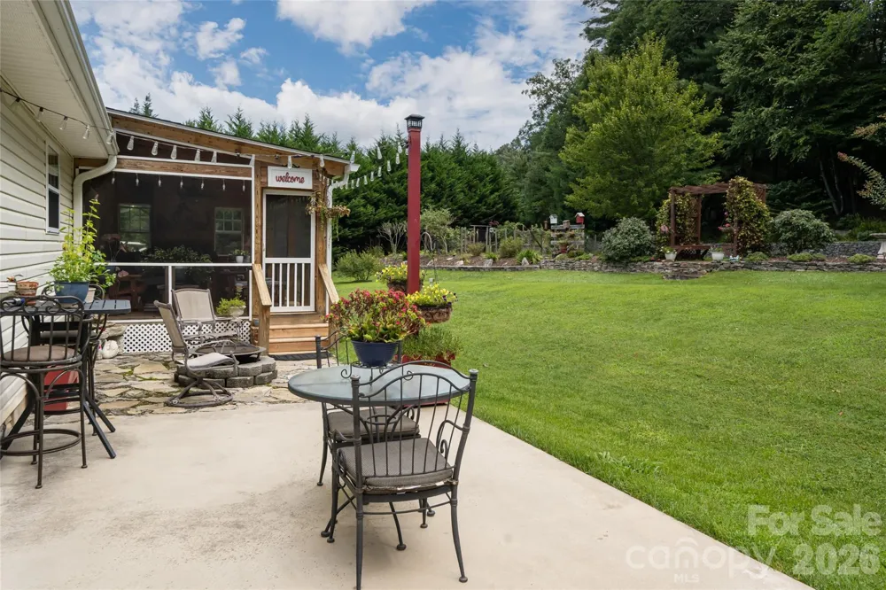 40 Meadow Drive Horse Shoe, NC 28742