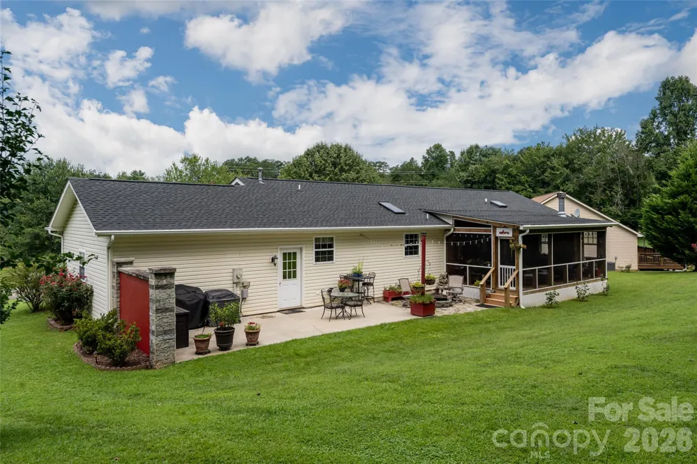40 Meadow Drive Horse Shoe, NC 28742
