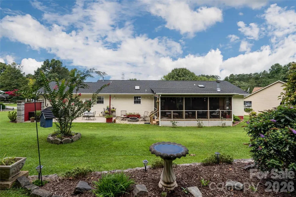 40 Meadow Drive Horse Shoe, NC 28742