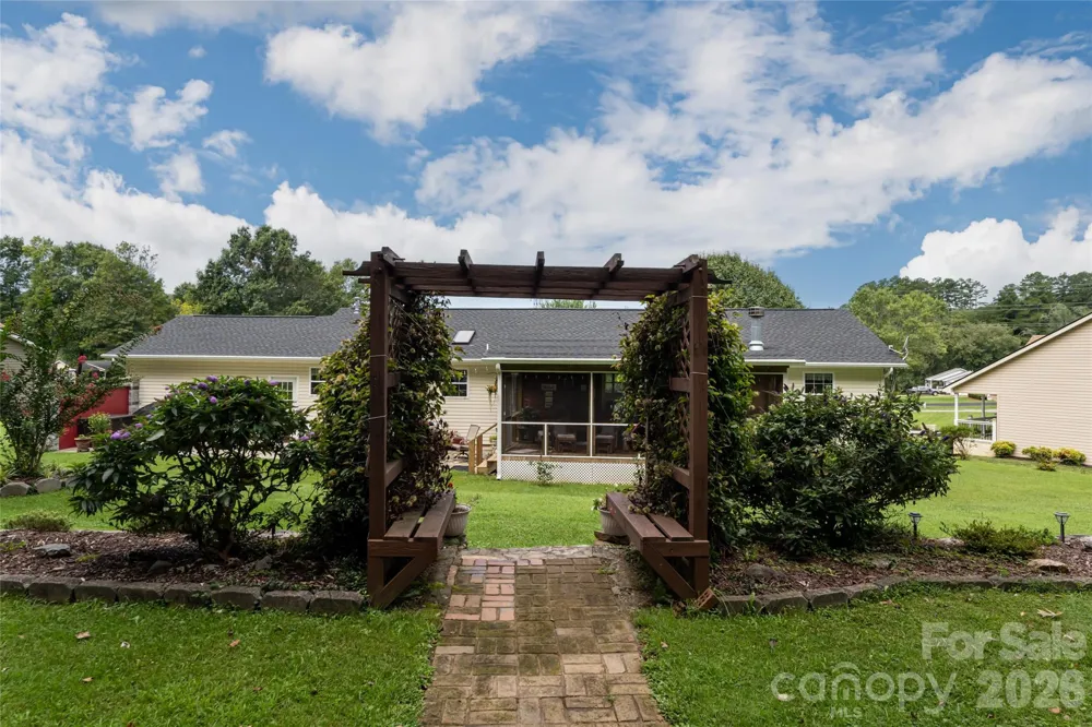40 Meadow Drive Horse Shoe, NC 28742