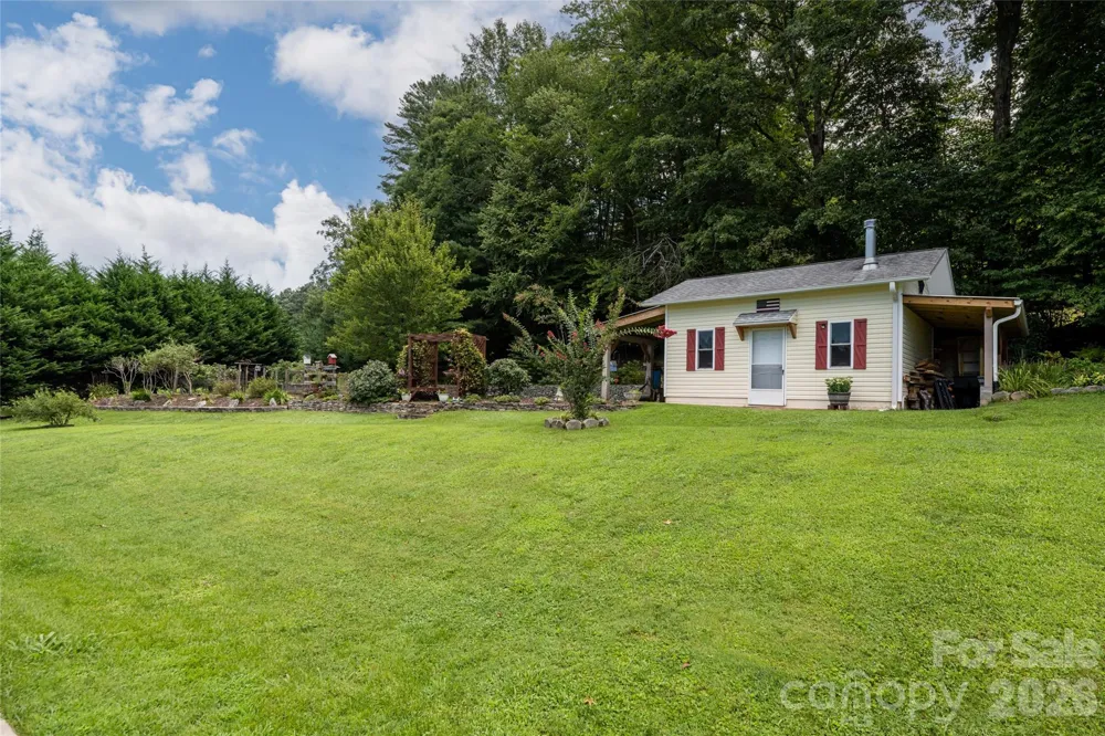 40 Meadow Drive Horse Shoe, NC 28742