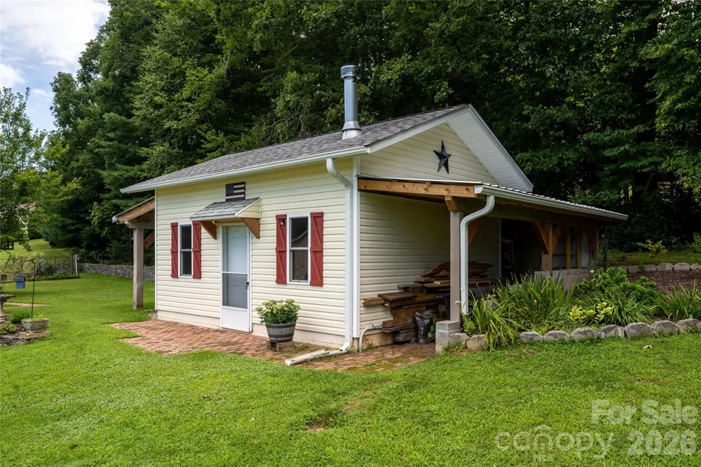 40 Meadow Drive Horse Shoe, NC 28742