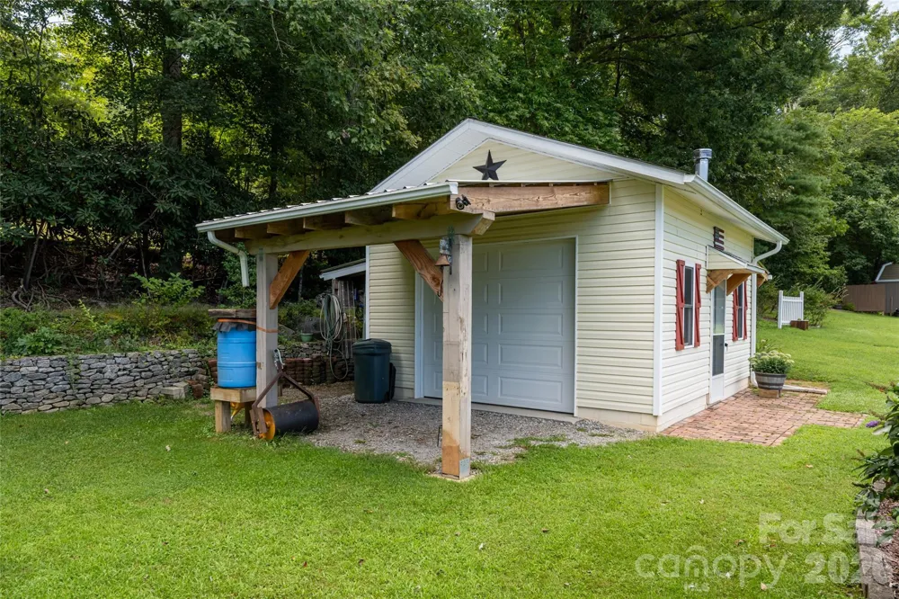 40 Meadow Drive Horse Shoe, NC 28742