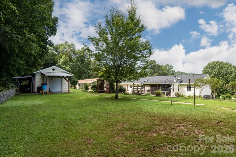 40 Meadow Drive Horse Shoe, NC 28742