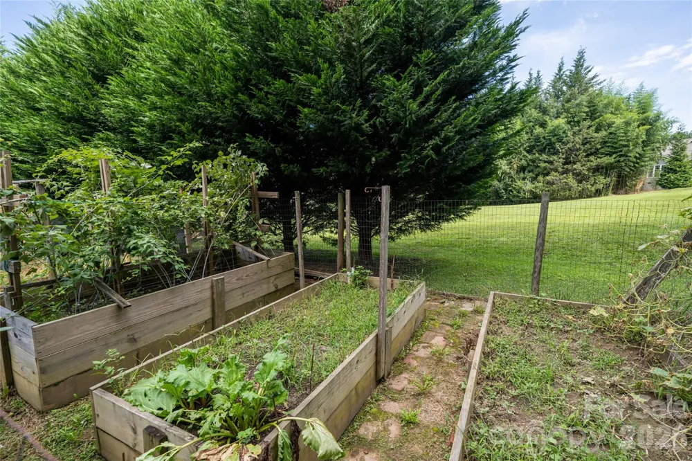 40 Meadow Drive Horse Shoe, NC 28742