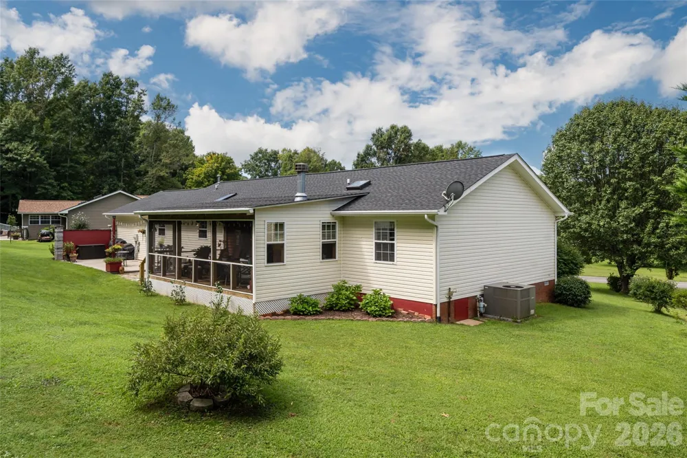 40 Meadow Drive Horse Shoe, NC 28742