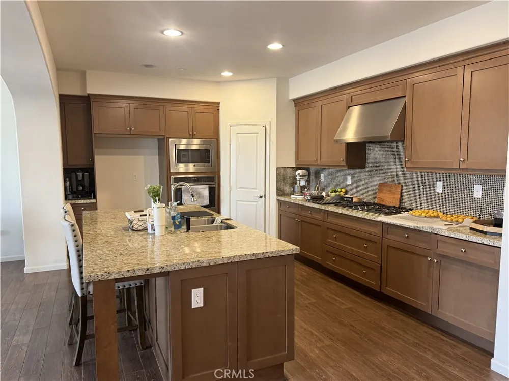 18682 Clubhouse Yorba Linda, CA 92886