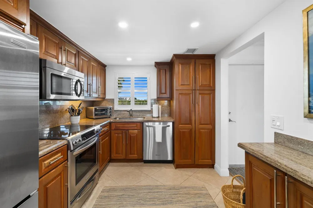 511 BAYSHORE DRIVE #408 Fort Lauderdale, FL 33304
