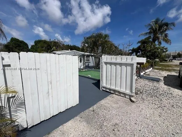 307 SW 15th St #1 Fort Lauderdale, FL 33315