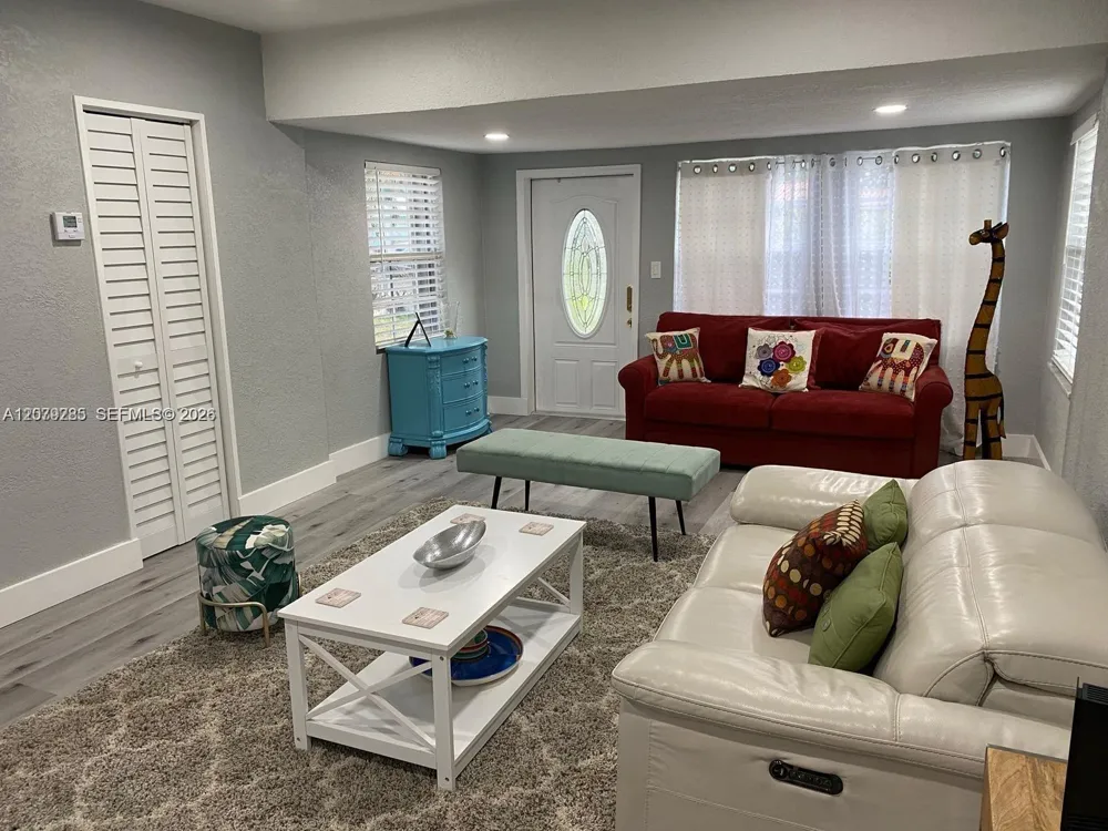 307 SW 15th St #1 Fort Lauderdale, FL 33315