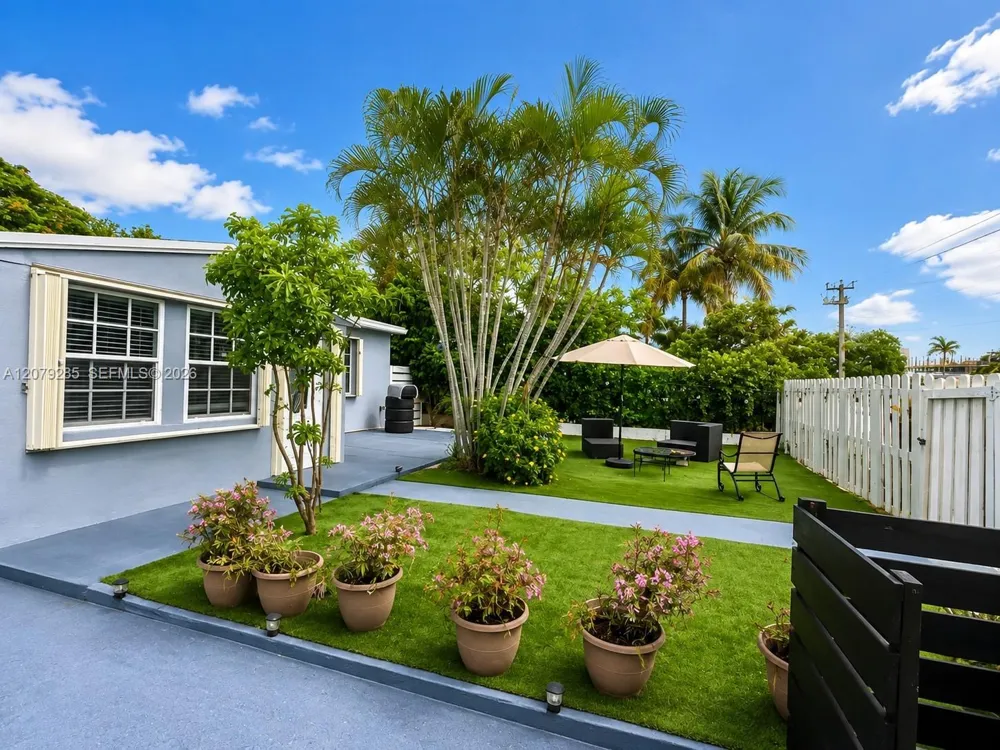 307 SW 15th St #1 Fort Lauderdale, FL 33315