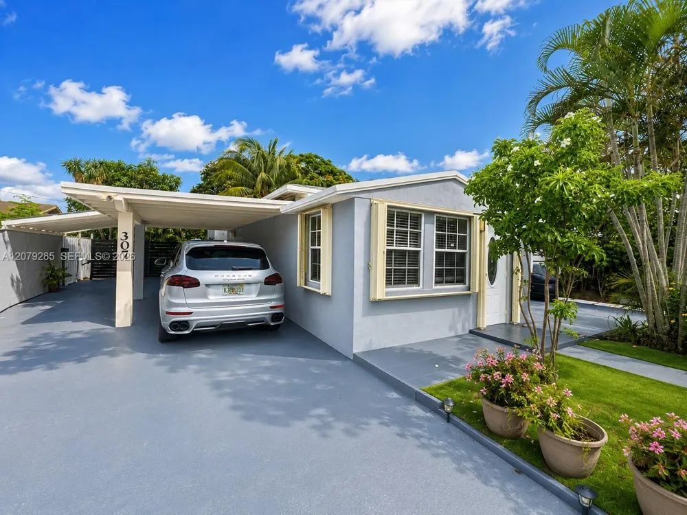 307 SW 15th St #1 Fort Lauderdale, FL 33315