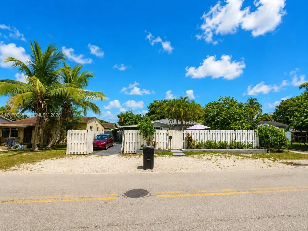 307 SW 15th St #1 Fort Lauderdale, FL 33315