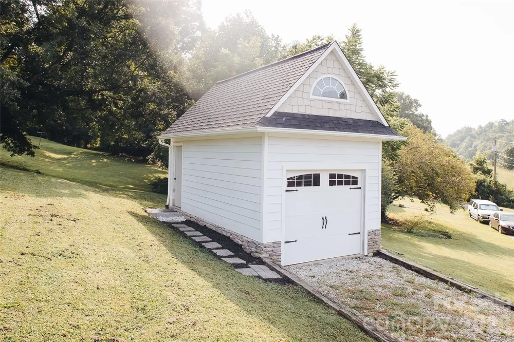 15 Golden Leaf Drive Marion, NC 28752