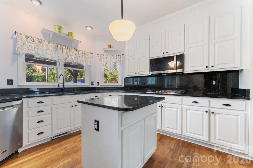 1006 Chelsea Place Matthews, NC 28105
