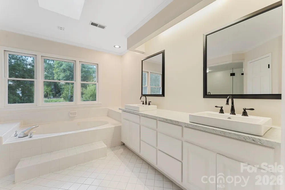 1006 Chelsea Place Matthews, NC 28105