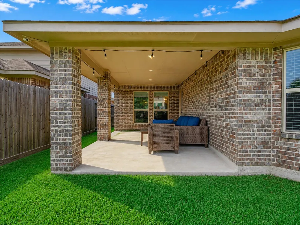 4827 Ladona Court League City, TX 77573