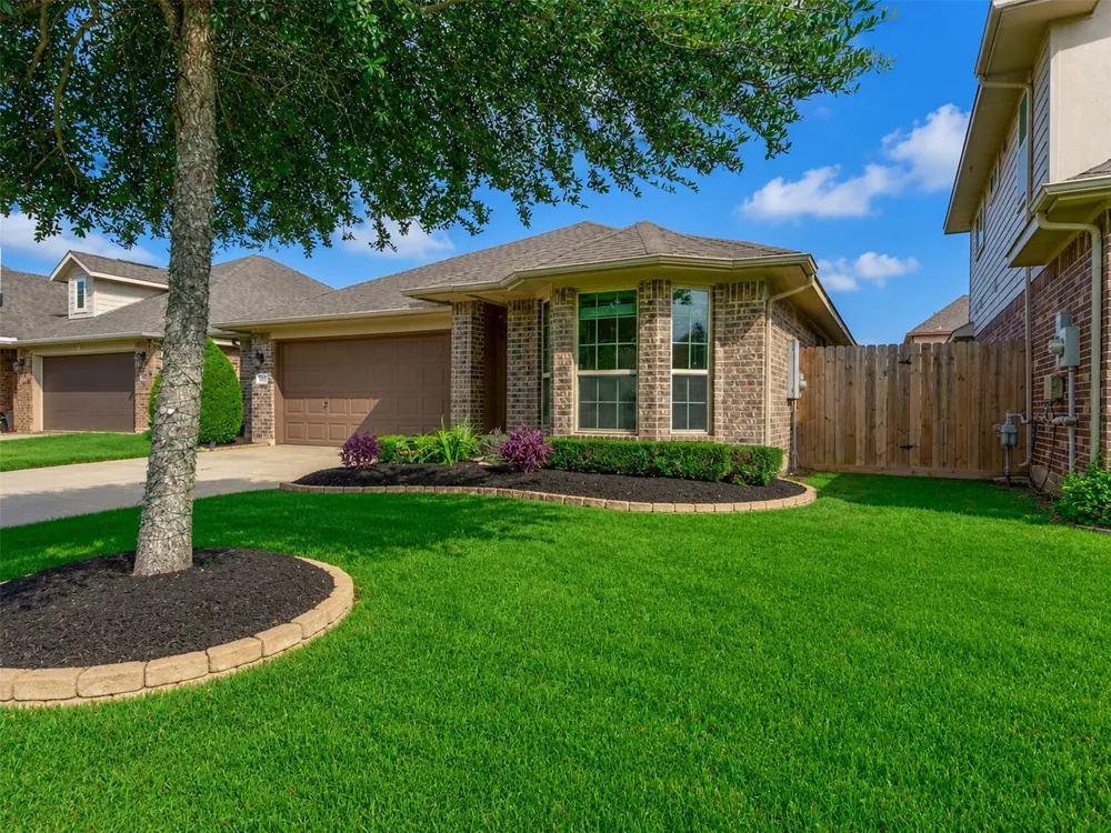 4827 Ladona Court League City, TX 77573
