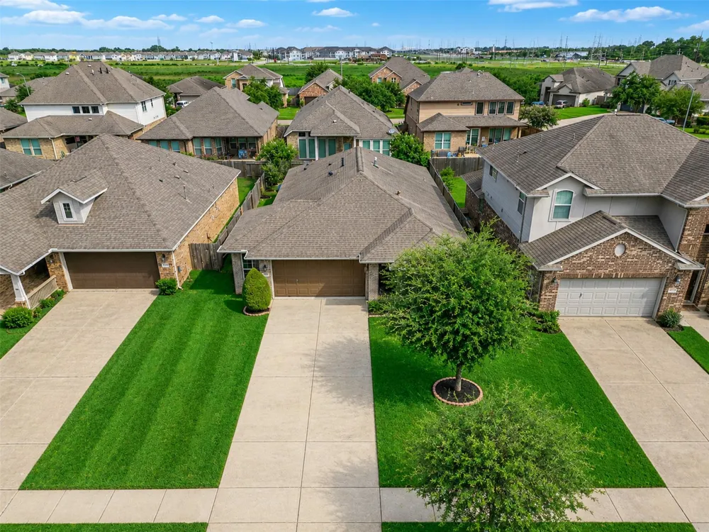4827 Ladona Court League City, TX 77573