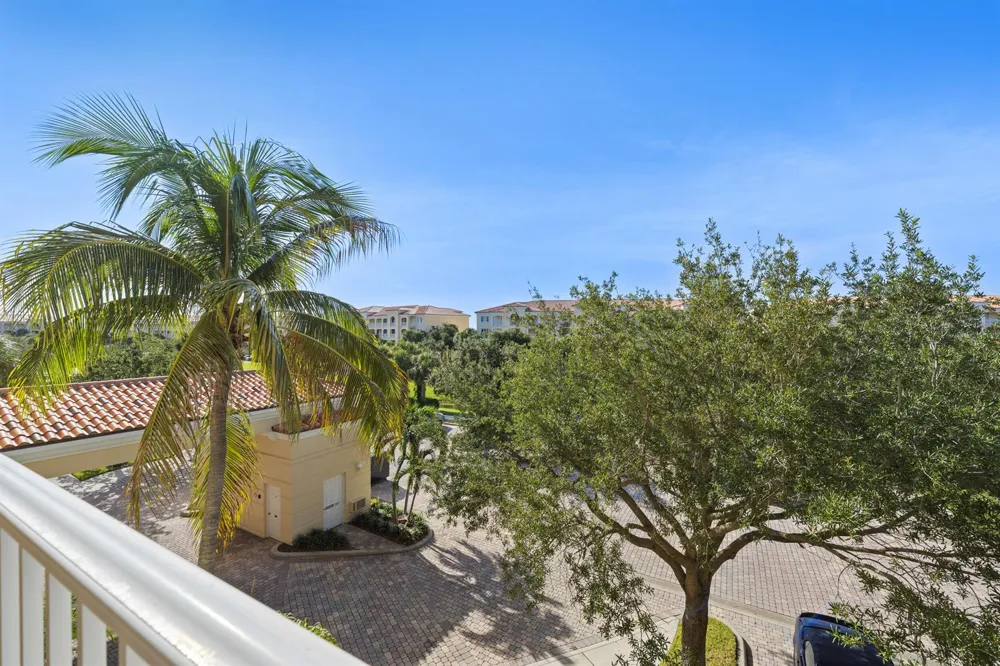 16 Harbour Isle Drive W #302 Fort Pierce, FL 34949
