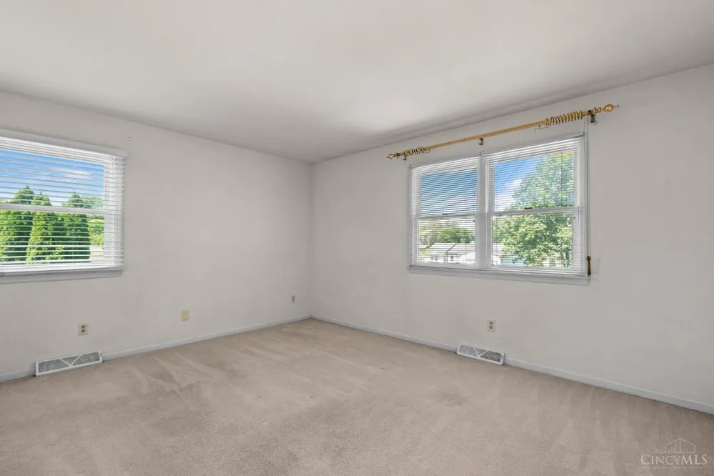 5277 Gabbard Drive St Clair, OH 45067