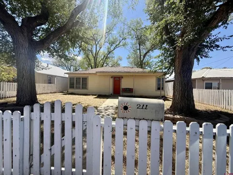 211 W Coronado Avenue