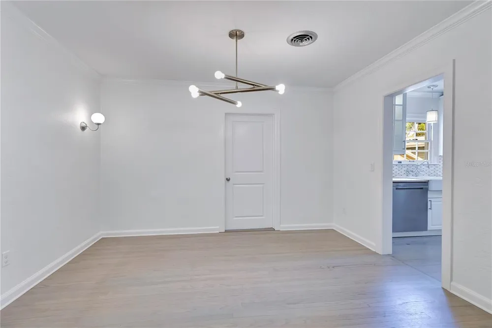 2102 HARRISON AVENUE Orlando, FL 32804