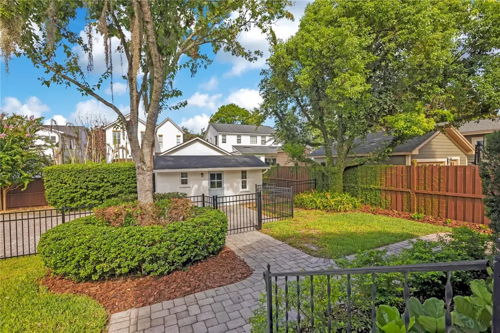 2102 HARRISON AVENUE Orlando, FL 32804
