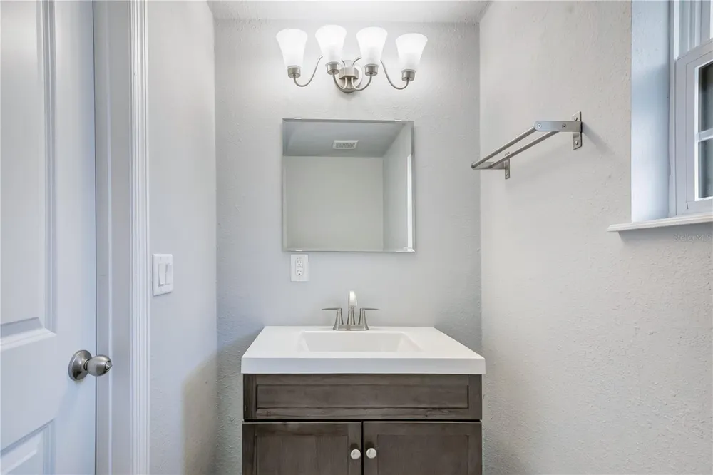2102 HARRISON AVENUE Orlando, FL 32804