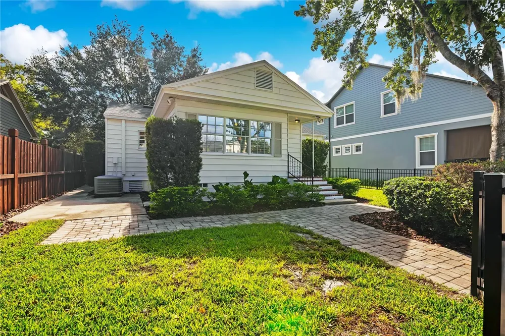 2102 HARRISON AVENUE Orlando, FL 32804