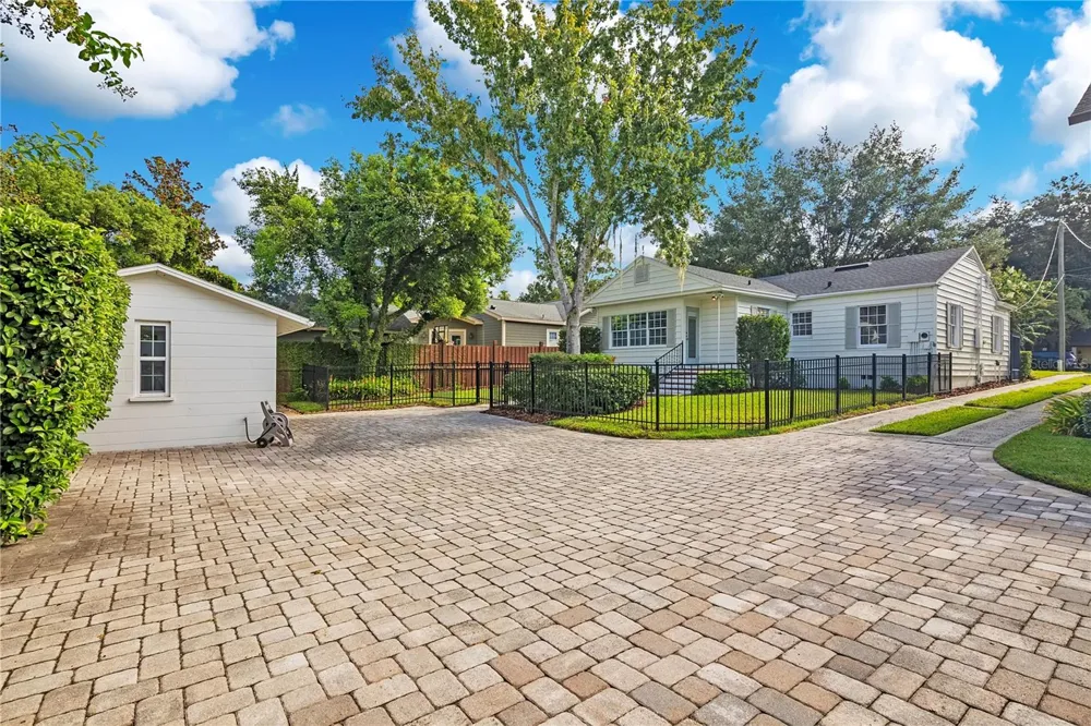 2102 HARRISON AVENUE Orlando, FL 32804