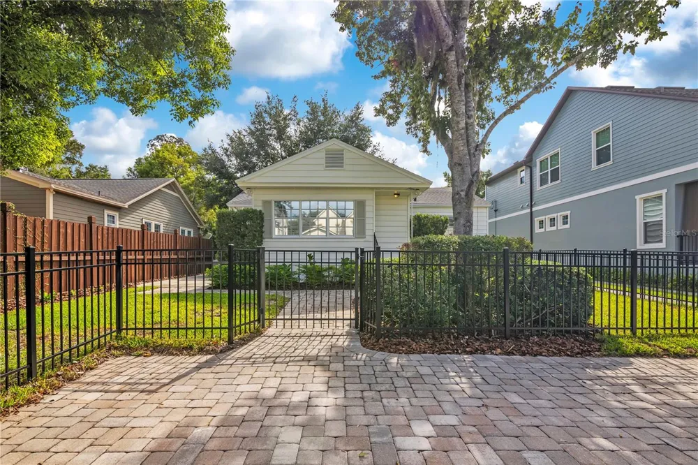 2102 HARRISON AVENUE Orlando, FL 32804