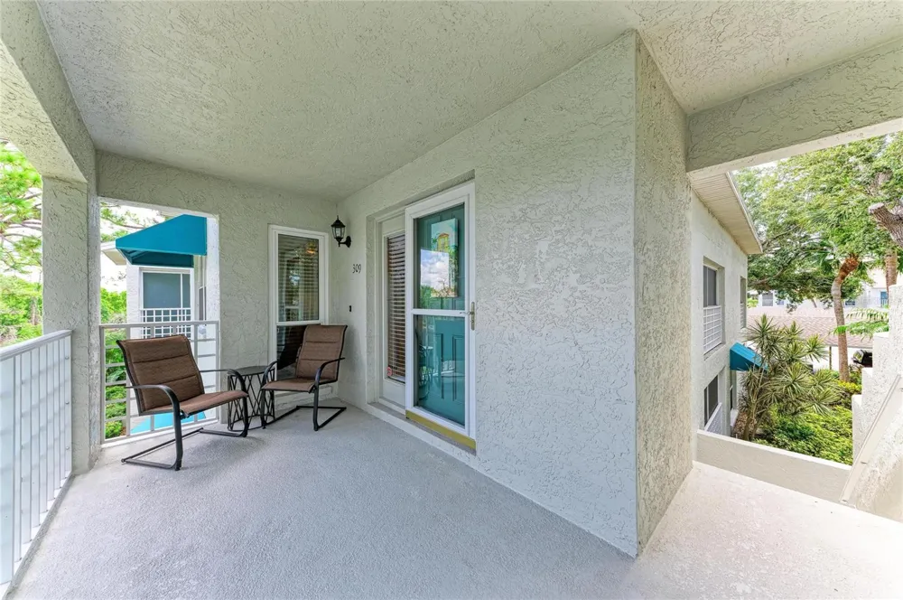 309 108TH STREET W #309 Bradenton, FL 34209